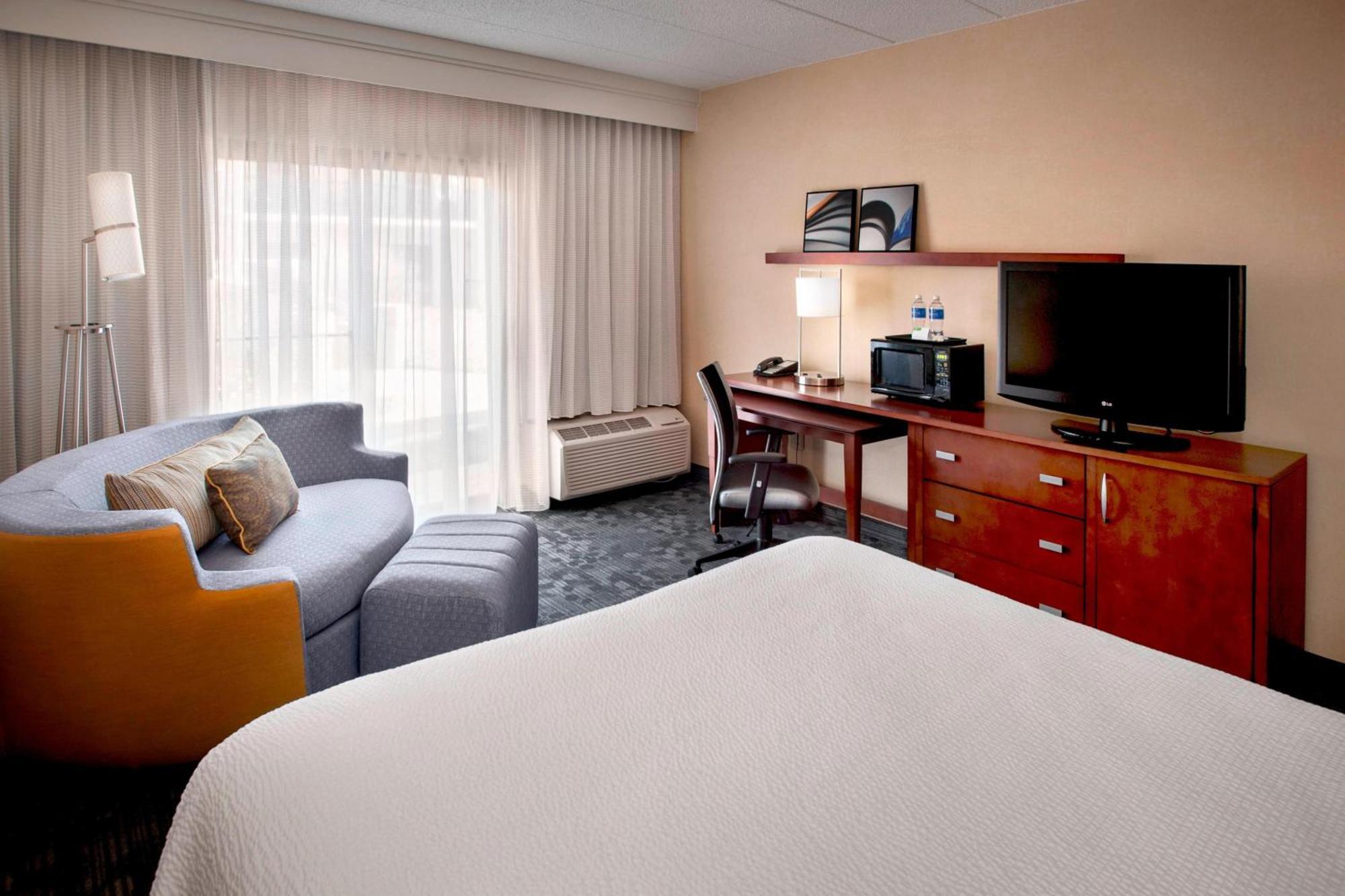 Hotel Courtyard By Marriott Hartford Windsor Airport Esterno foto