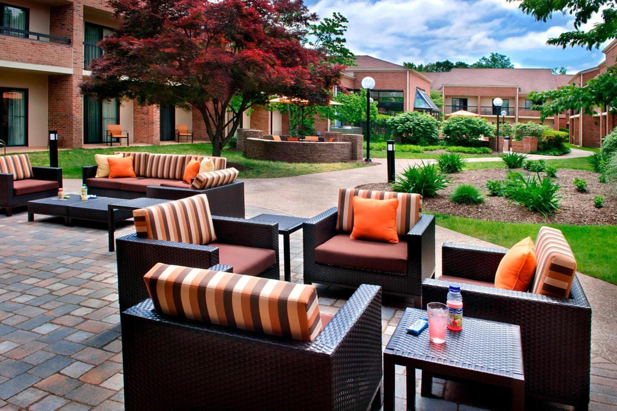 Hotel Courtyard By Marriott Hartford Windsor Airport Esterno foto