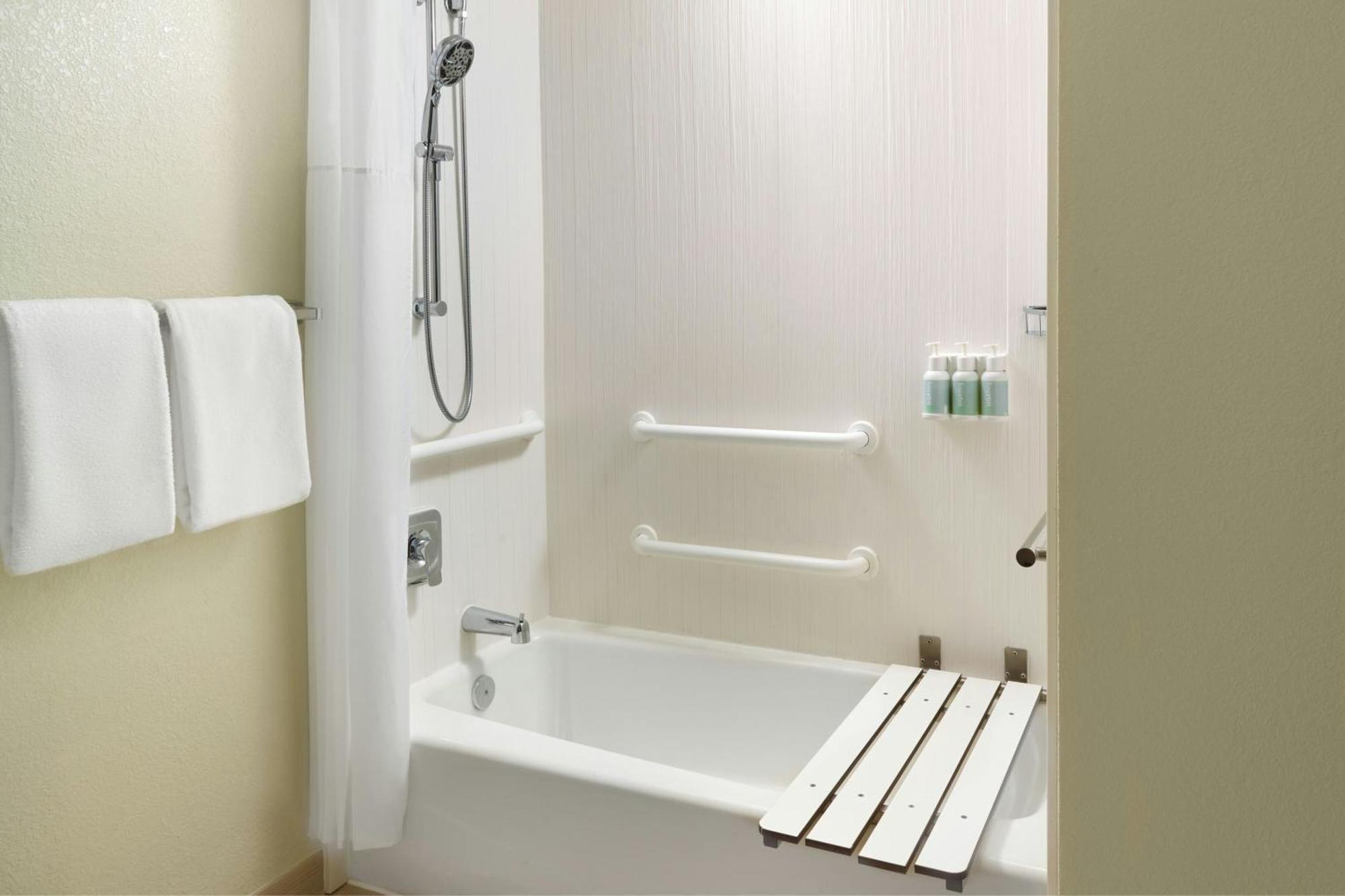 Hotel Courtyard By Marriott Hartford Windsor Airport Esterno foto