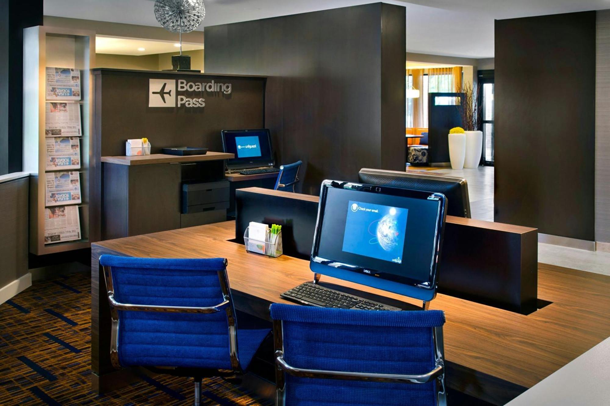 Hotel Courtyard By Marriott Hartford Windsor Airport Esterno foto